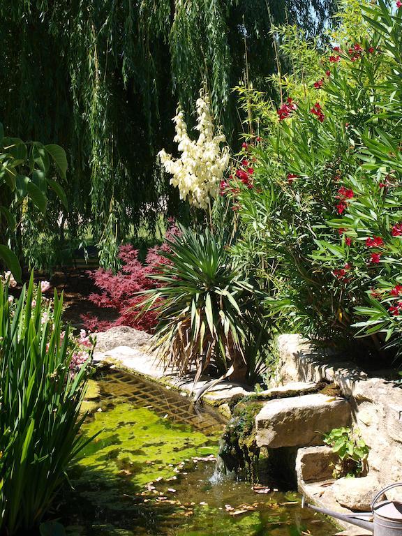Jardin D'Antan Acomodação com café da manhã Ansouis Exterior foto